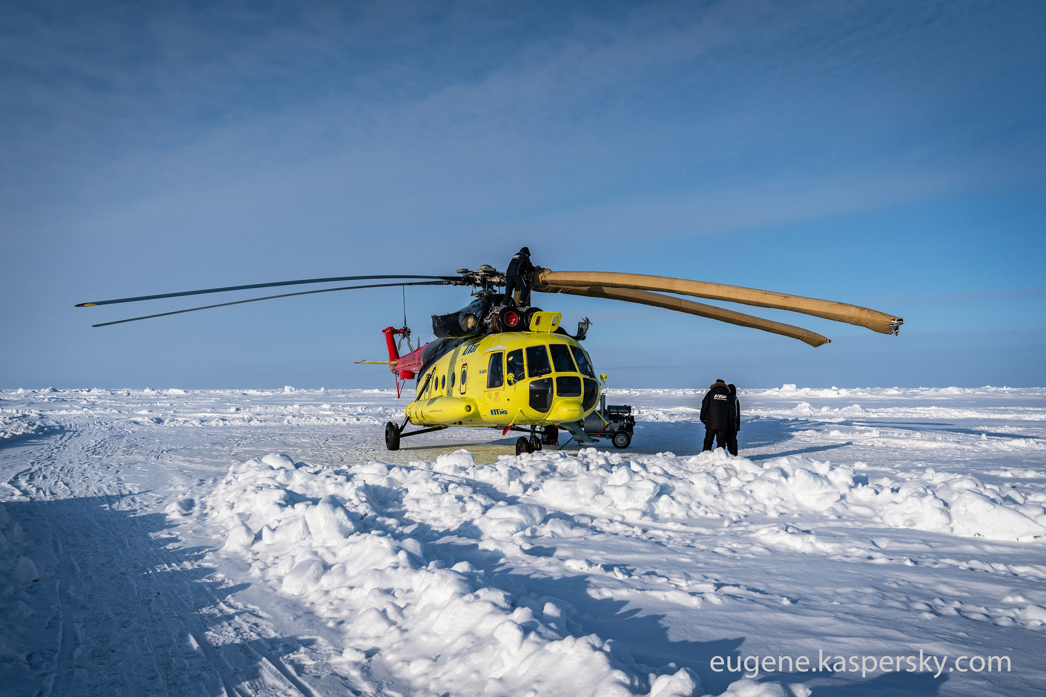 Barneo Camp (North Pole), дрейфующая станция Барнео (Северный Полюс)